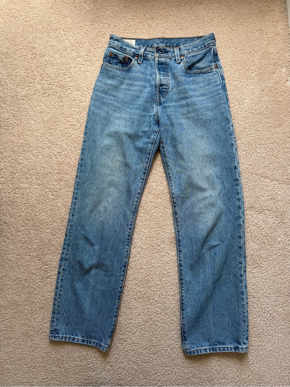 Levi's 501 Women's in Mid Blue Wash